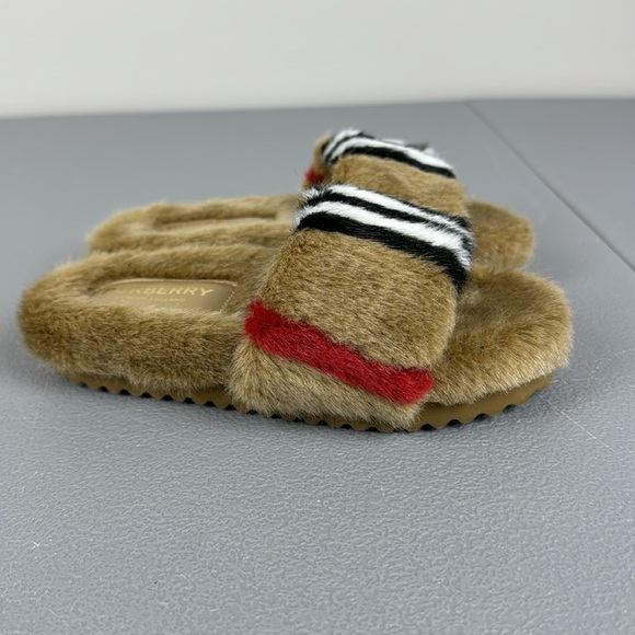 Burberry Kids Faux Fur Hockley Slipper. Size 30. US 12.5. - Picture 6 of 17